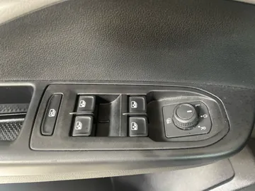2022 Volkswagen Taos - image 22