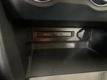 2022 Volkswagen Taos - image 24