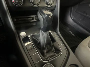 2022 Volkswagen Taos - image 25