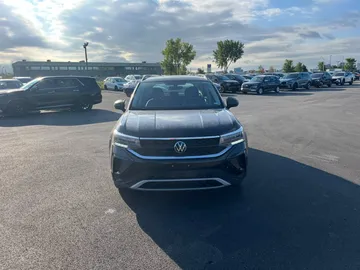 2024 Volkswagen Taos - image 2