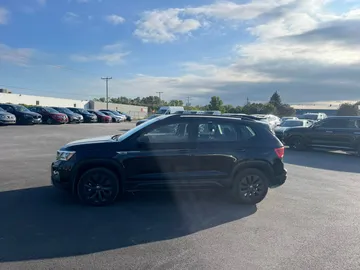 2024 Volkswagen Taos - image 4