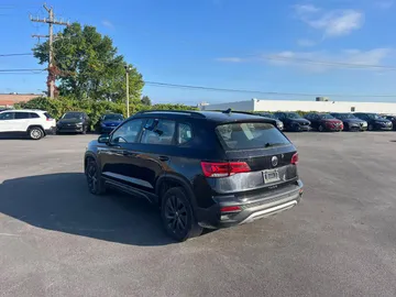 2024 Volkswagen Taos - image 7