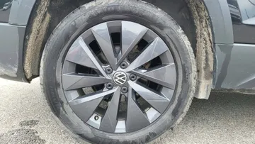 2024 Volkswagen Taos - image 7