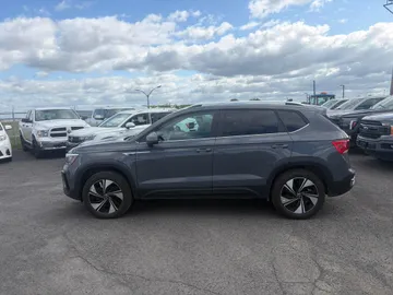2024 Volkswagen Taos - image 4
