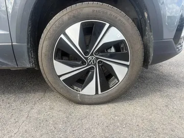 2024 Volkswagen Taos - image 7