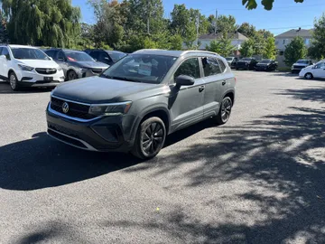 2024 Volkswagen Taos - image 3