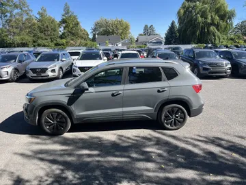 2024 Volkswagen Taos - image 4
