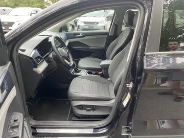 2024 Volkswagen Taos - image 7
