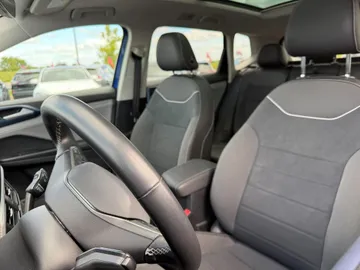 2024 Volkswagen Taos - image 8