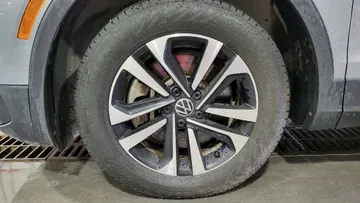 2024 Volkswagen Tiguan - image 7
