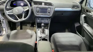 2024 Volkswagen Tiguan - image 9