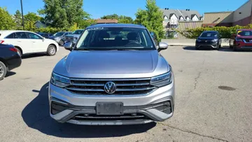 2024 Volkswagen Tiguan - image 2