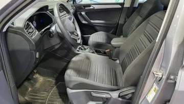 2024 Volkswagen Tiguan - image 8