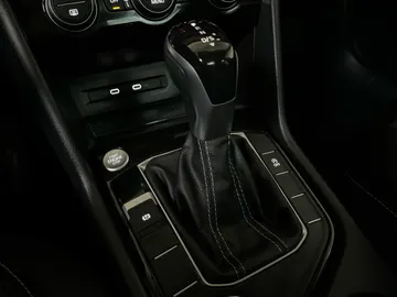 2022 Volkswagen Taos - image 29