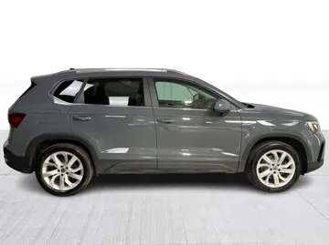 2022 Volkswagen Taos - image 2