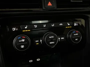2022 Volkswagen Taos - image 23