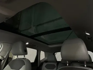 2022 Volkswagen Taos - image 6