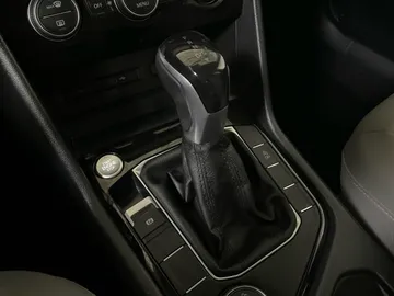 2022 Volkswagen Taos - image 30