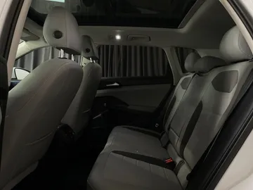 2022 Volkswagen Taos - image 16