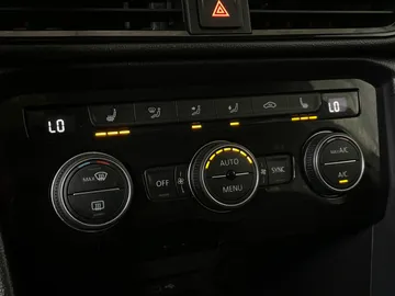 2022 Volkswagen Taos - image 24