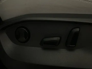 2022 Volkswagen Taos - image 21