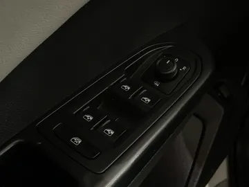 2022 Volkswagen Taos - image 26