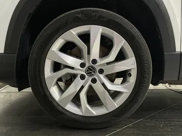 2022 Volkswagen Taos - image 7