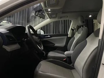 2022 Volkswagen Taos - image 3