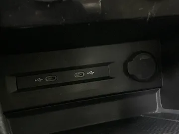 2022 Volkswagen Taos - image 27