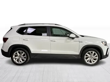 2022 Volkswagen Taos - image 2