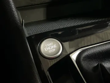 2022 Volkswagen Taos - image 25