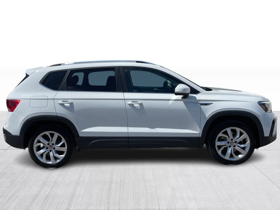2022 Volkswagen Taos — photo 2