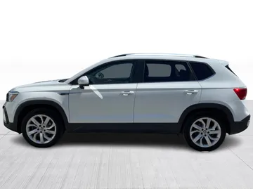 2022 Volkswagen Taos - image 11