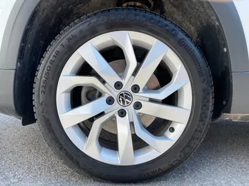 2022 Volkswagen Taos - image 7