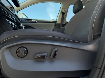 2022 Volkswagen Taos - image 23