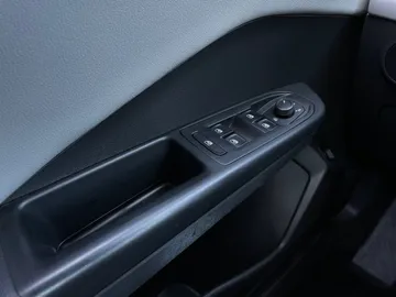 2022 Volkswagen Taos - image 22