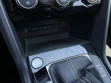 2022 Volkswagen Taos - image 25