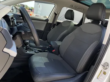 2022 Volkswagen Taos - image 3