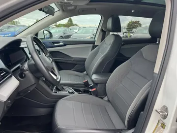 2022 Volkswagen Taos - image 9