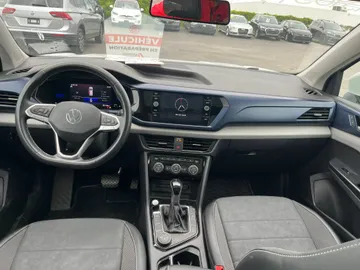 2022 Volkswagen Taos - image 10