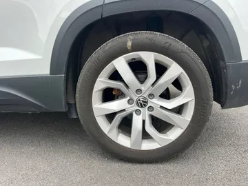 2022 Volkswagen Taos - image 8