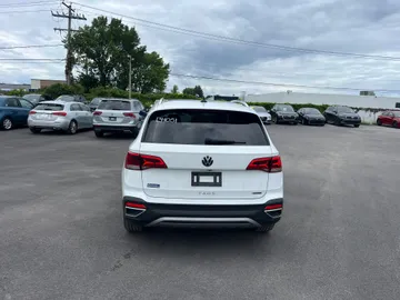 2022 Volkswagen Taos - image 7