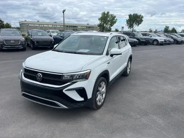 2022 Volkswagen Taos - image 3