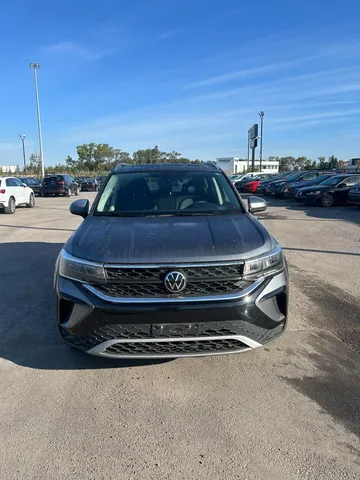 2022 Volkswagen Taos - image 2