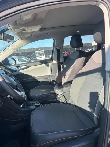 2022 Volkswagen Taos - image 7