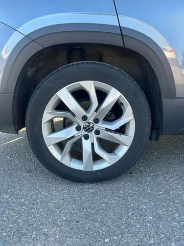 2022 Volkswagen Taos - image 8