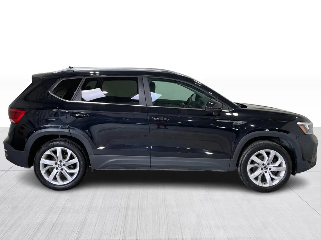 2022 Volkswagen Taos — photo 2