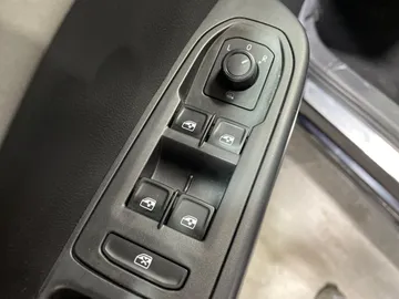 2022 Volkswagen Taos - image 22