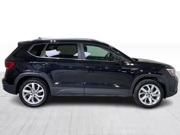 2022 Volkswagen Taos - image 2