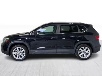 2022 Volkswagen Taos - image 11